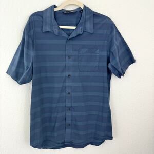 Travis Mathew Mens Short Sleeve Button Shirt Size L Stripe Lightweight Gray